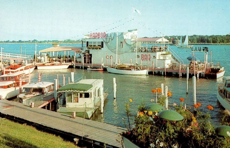 Harbor Inn (Harbor Bar) - Vintage Postcard